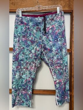 Rabbit Women’s Capri Multicolor Active Leggings - Floral Abstract Print